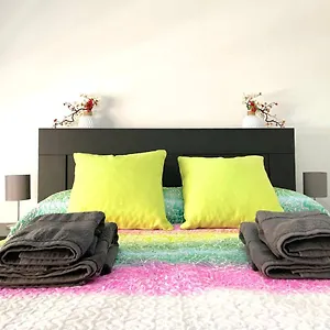 apartamento-vialia-estacion-de-autobus-centro.hotelsinnerja.org/